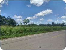 Fachada de terreno rural