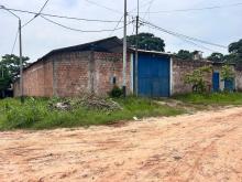 Fachada frontal y lateral de predio en remate